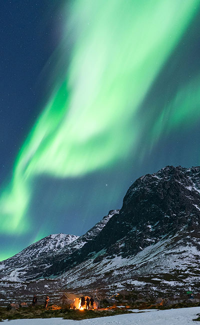 refugio montaña auroras boreales